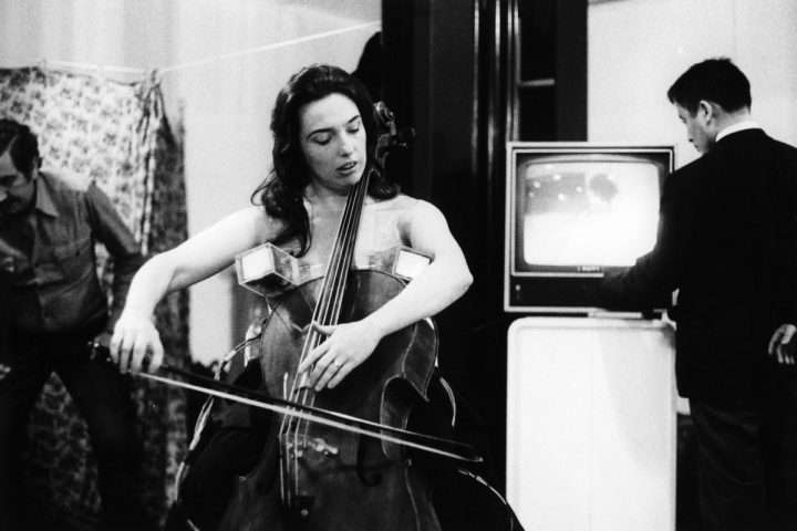 Charlotte Moorman e Nam June Paik 1974 back stage della performance TV Bra for Living Sculpture 1974