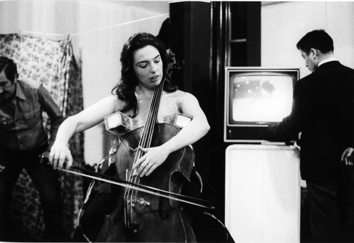 Charlotte Moorman e Nam June Paik 1974 back stage della performance TV Bra for Living Sculpture 1974