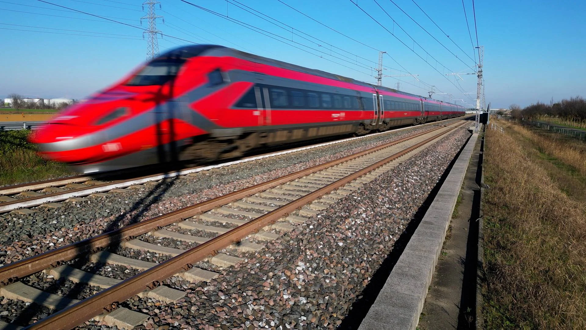 Sabotaggi sull’Alta Velocità: cavi bruciati e ritardi sulle linee Roma ...