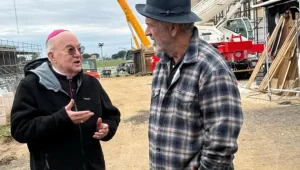 Mel Gibson e Carlo Maria Viganò sul set di The Resurrection of the Christ