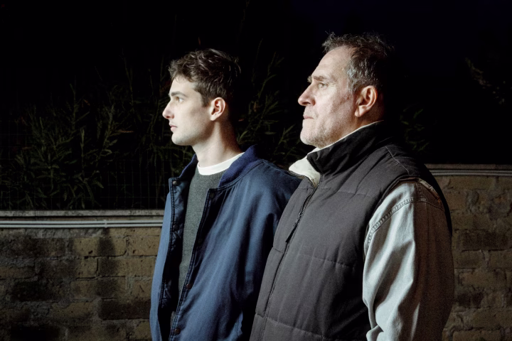 La prima immagine di La città dei vivi di Edoardo Gabbriellini con i portagonisti del film tratto dal romanzo di Nicola Lagioia (ispirato a una storia vera) sono Emanuele Maria Di Stefano e Valerio Mastandrea. Foto Lucia Iuorio/Ufficio stampa